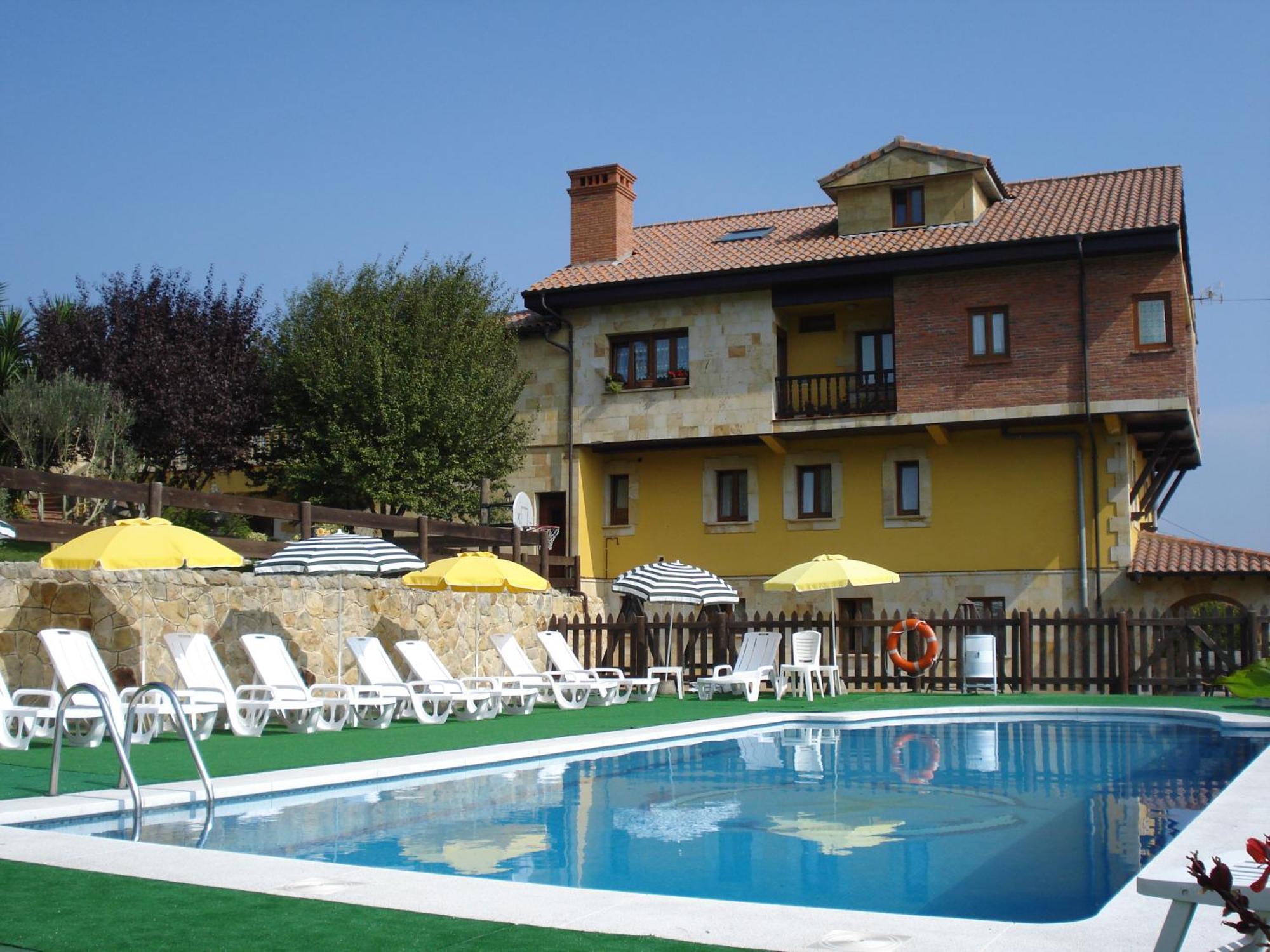 Apartamentos La Gloria Santillana del Mar Esterno foto
